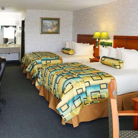 Magnuson Hotel Howell/Brighton Екстериор снимка