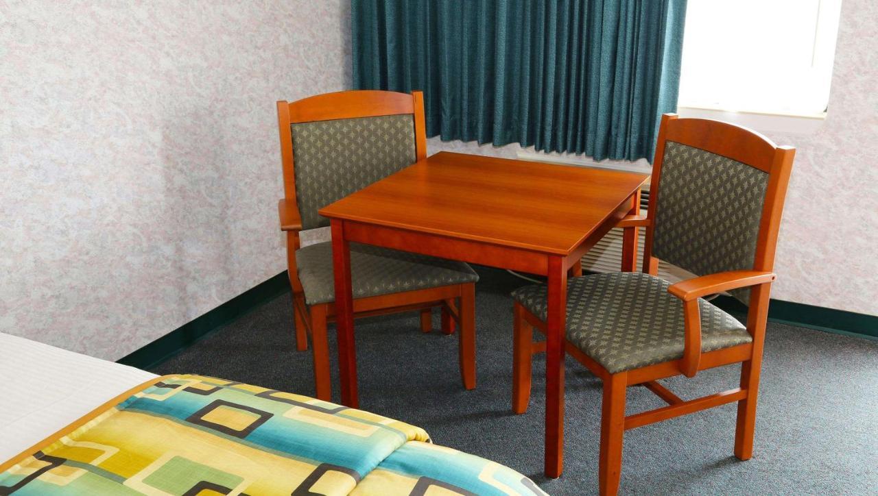 Magnuson Hotel Howell/Brighton Екстериор снимка