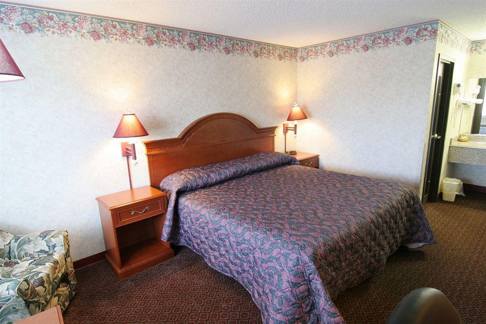 Magnuson Hotel Howell/Brighton Стая снимка